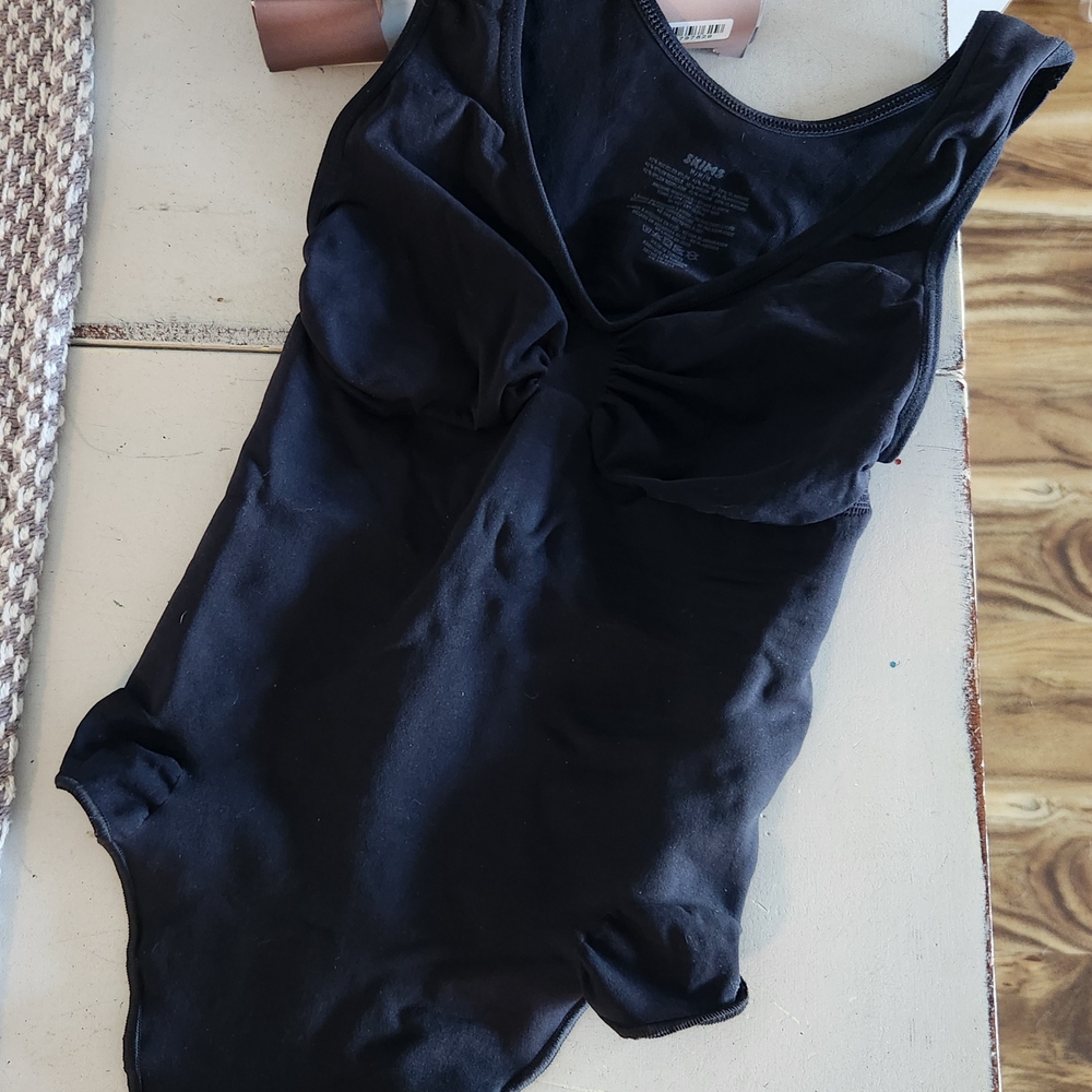 SKIMS Seamless Sculpt Scoop Neck Thong Bodysuit